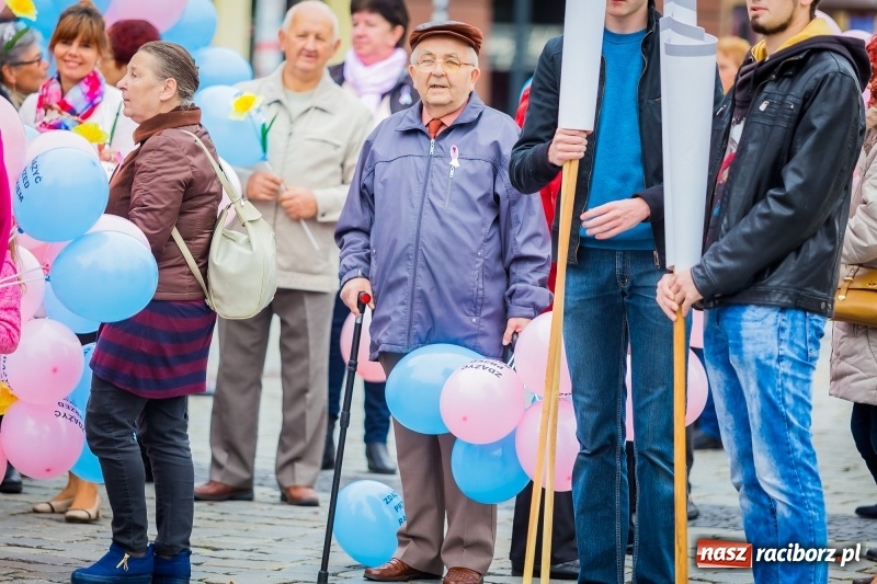 Zdjęcie w galerii na portalu naszraciborz.pl: XVIII Marsz Nadziei. Raciborzanie solidarni z osobami dotkniętymi nowotworem FOTO i WIDEO wiadomości z regionu