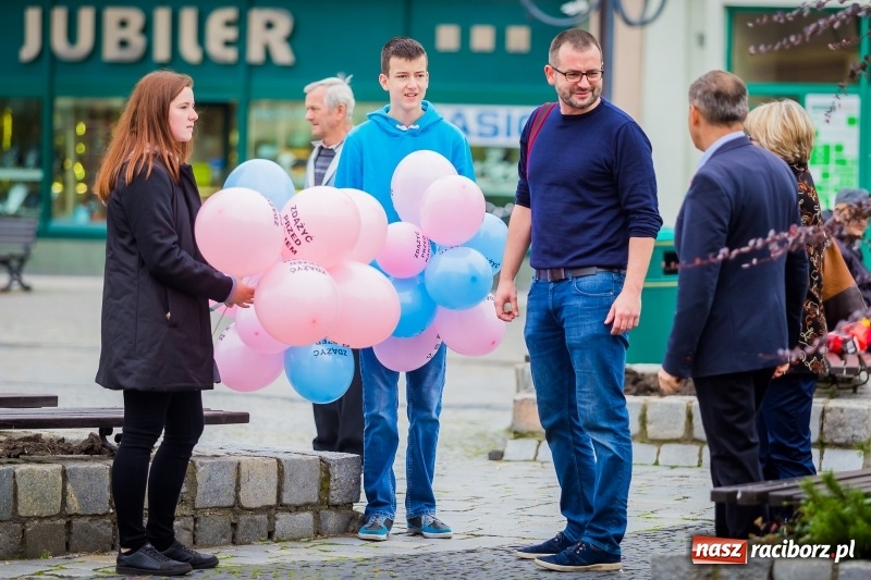 Zdjęcie w galerii na portalu naszraciborz.pl: XVIII Marsz Nadziei. Raciborzanie solidarni z osobami dotkniętymi nowotworem FOTO i WIDEO wiadomości z regionu