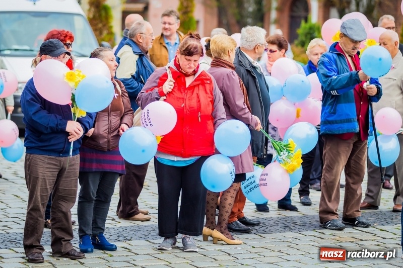 Zdjęcie w galerii na portalu naszraciborz.pl: XVIII Marsz Nadziei. Raciborzanie solidarni z osobami dotkniętymi nowotworem FOTO i WIDEO wiadomości z regionu