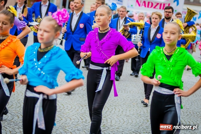 Zdjęcie w galerii na portalu naszraciborz.pl: XVIII Marsz Nadziei. Raciborzanie solidarni z osobami dotkniętymi nowotworem FOTO i WIDEO wiadomości z regionu