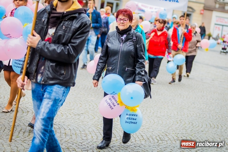 Zdjęcie w galerii na portalu naszraciborz.pl: XVIII Marsz Nadziei. Raciborzanie solidarni z osobami dotkniętymi nowotworem FOTO i WIDEO wiadomości z regionu
