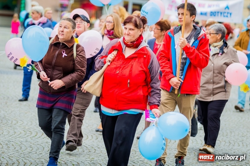 Zdjęcie w galerii na portalu naszraciborz.pl: XVIII Marsz Nadziei. Raciborzanie solidarni z osobami dotkniętymi nowotworem FOTO i WIDEO wiadomości z regionu