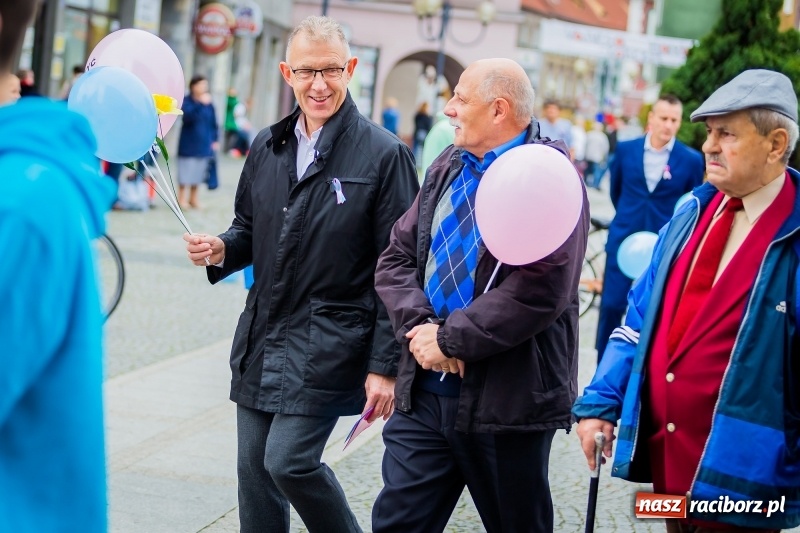 Zdjęcie w galerii na portalu naszraciborz.pl: XVIII Marsz Nadziei. Raciborzanie solidarni z osobami dotkniętymi nowotworem FOTO i WIDEO wiadomości z regionu
