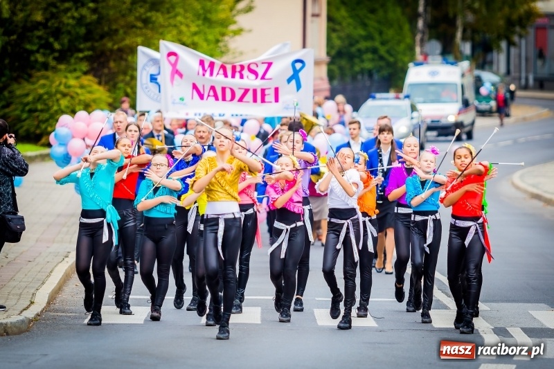 Zdjęcie w galerii na portalu naszraciborz.pl: XVIII Marsz Nadziei. Raciborzanie solidarni z osobami dotkniętymi nowotworem FOTO i WIDEO wiadomości z regionu