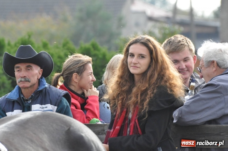 Zdjęcie w galerii na portalu naszraciborz.pl: Kornowacki Hubertus 2017 - Adam Bugdol z lisią kitą FOTO i WIDEO wiadomości z regionu