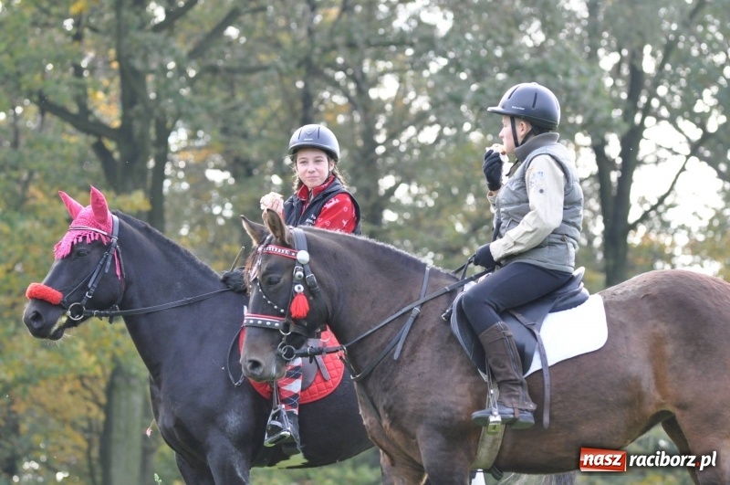 Zdjęcie w galerii na portalu naszraciborz.pl: Kornowacki Hubertus 2017 - Adam Bugdol z lisią kitą FOTO i WIDEO wiadomości z regionu