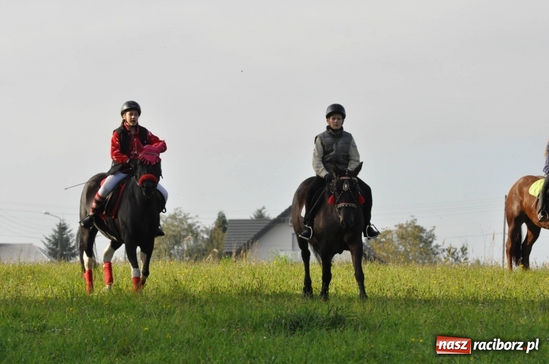 Zdjęcie w galerii na portalu naszraciborz.pl: Kornowacki Hubertus 2017 - Adam Bugdol z lisią kitą FOTO i WIDEO wiadomości z regionu