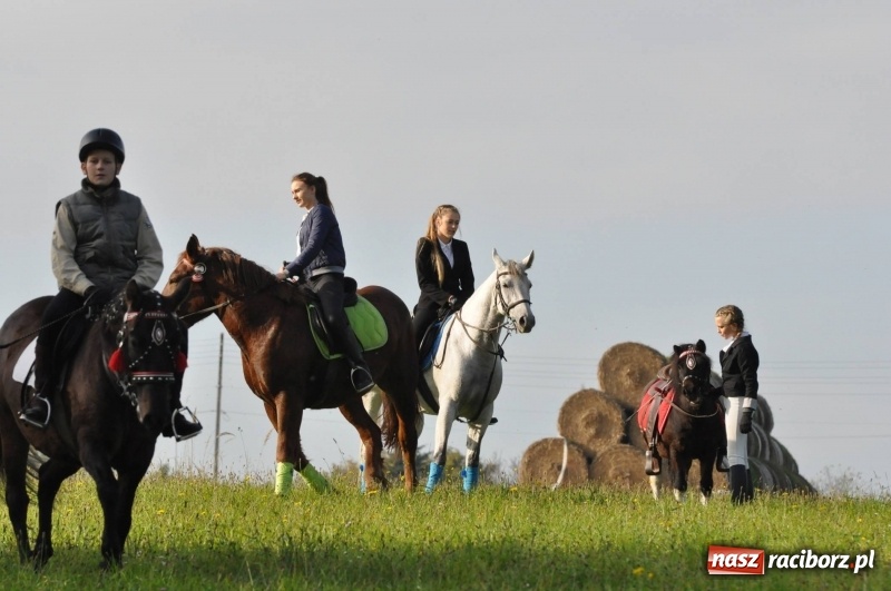 Zdjęcie w galerii na portalu naszraciborz.pl: Kornowacki Hubertus 2017 - Adam Bugdol z lisią kitą FOTO i WIDEO wiadomości z regionu