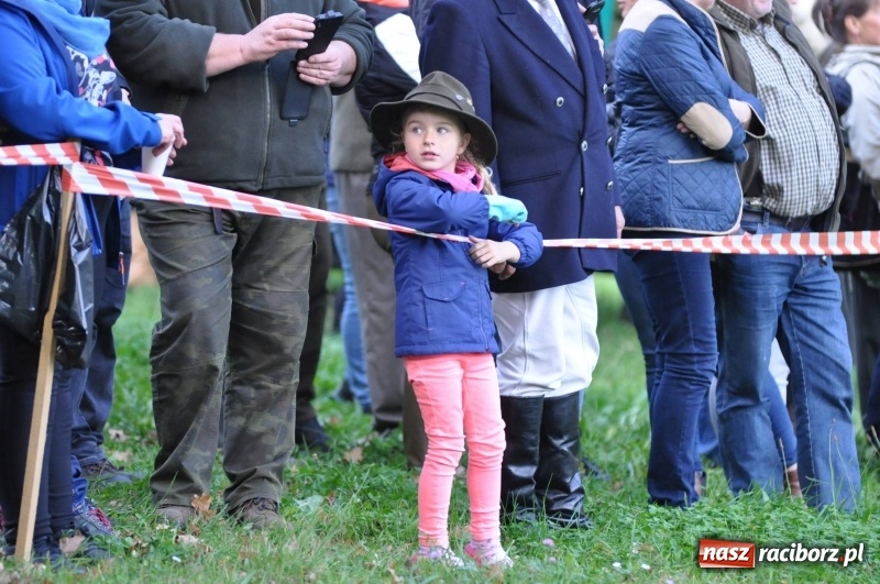 Zdjęcie w galerii na portalu naszraciborz.pl: Kornowacki Hubertus 2017 - Adam Bugdol z lisią kitą FOTO i WIDEO wiadomości z regionu