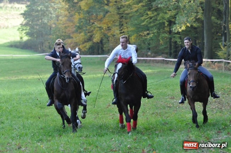 Zdjęcie w galerii na portalu naszraciborz.pl: Kornowacki Hubertus 2017 - Adam Bugdol z lisią kitą FOTO i WIDEO wiadomości z regionu