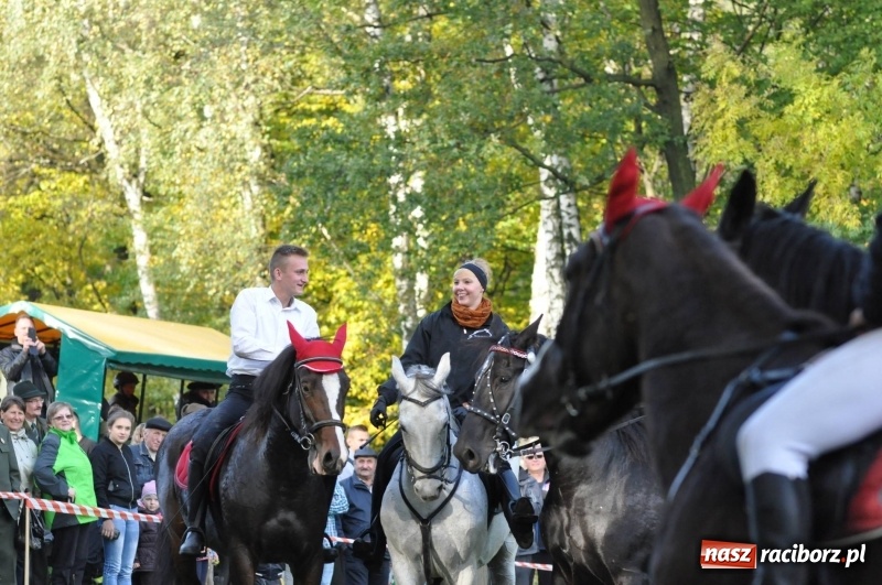 Zdjęcie w galerii na portalu naszraciborz.pl: Kornowacki Hubertus 2017 - Adam Bugdol z lisią kitą FOTO i WIDEO wiadomości z regionu