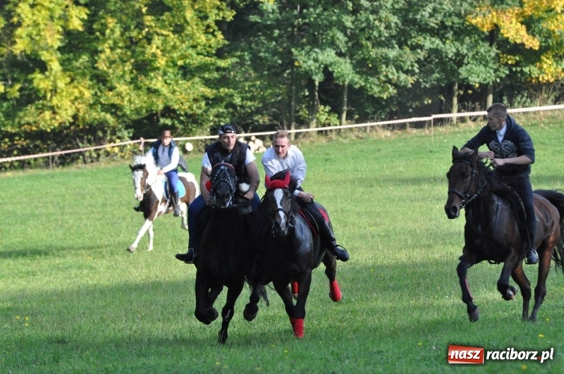 Zdjęcie w galerii na portalu naszraciborz.pl: Kornowacki Hubertus 2017 - Adam Bugdol z lisią kitą FOTO i WIDEO wiadomości z regionu