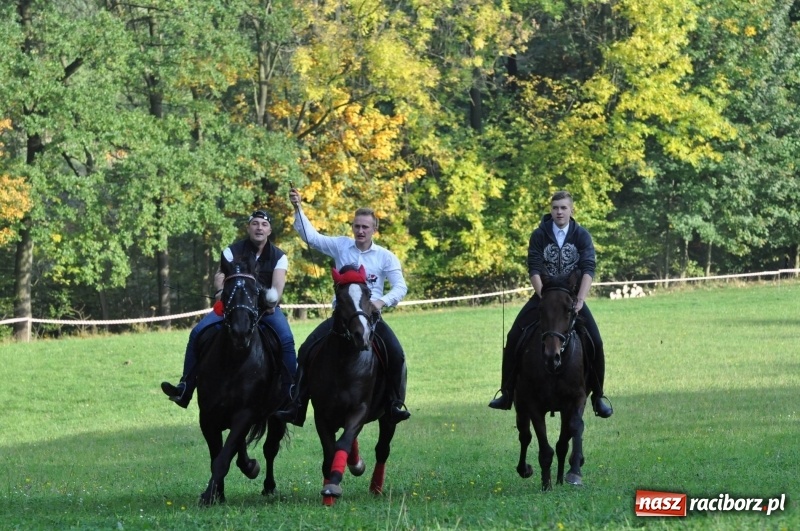 Zdjęcie w galerii na portalu naszraciborz.pl: Kornowacki Hubertus 2017 - Adam Bugdol z lisią kitą FOTO i WIDEO wiadomości z regionu