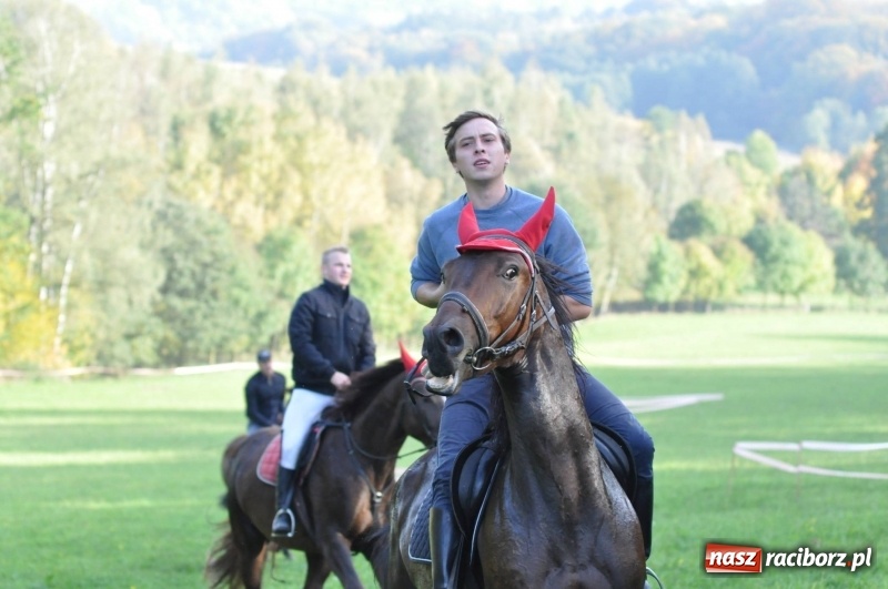 Zdjęcie w galerii na portalu naszraciborz.pl: Kornowacki Hubertus 2017 - Adam Bugdol z lisią kitą FOTO i WIDEO wiadomości z regionu
