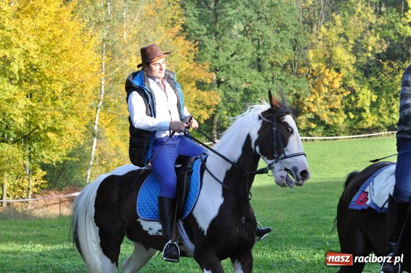 Zdjęcie w galerii na portalu naszraciborz.pl: Kornowacki Hubertus 2017 - Adam Bugdol z lisią kitą FOTO i WIDEO wiadomości z regionu