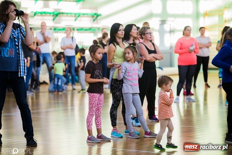 Zdjęcie w galerii na portalu naszraciborz.pl: W Arenie Rafako odbyło się charytatywne latino dance dla Mateuszka. Parkiet był pełny! FOTO i WIDEO wiadomości z regionu