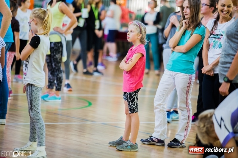 Zdjęcie w galerii na portalu naszraciborz.pl: W Arenie Rafako odbyło się charytatywne latino dance dla Mateuszka. Parkiet był pełny! FOTO i WIDEO wiadomości z regionu