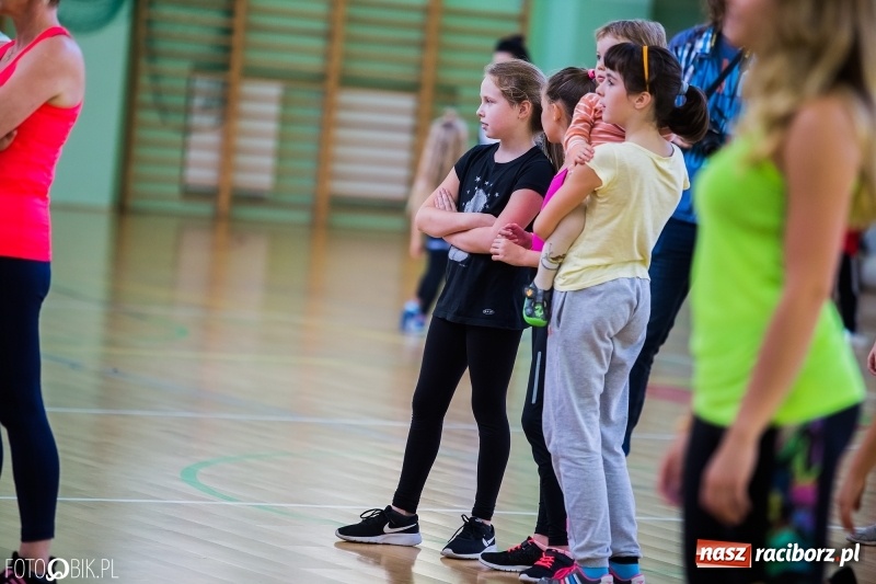 Zdjęcie w galerii na portalu naszraciborz.pl: W Arenie Rafako odbyło się charytatywne latino dance dla Mateuszka. Parkiet był pełny! FOTO i WIDEO wiadomości z regionu