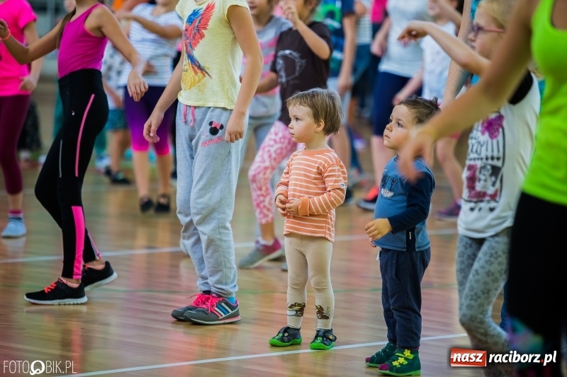 Zdjęcie w galerii na portalu naszraciborz.pl: W Arenie Rafako odbyło się charytatywne latino dance dla Mateuszka. Parkiet był pełny! FOTO i WIDEO wiadomości z regionu