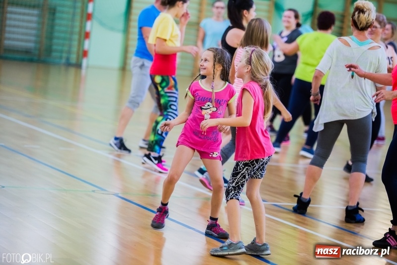 Zdjęcie w galerii na portalu naszraciborz.pl: W Arenie Rafako odbyło się charytatywne latino dance dla Mateuszka. Parkiet był pełny! FOTO i WIDEO wiadomości z regionu