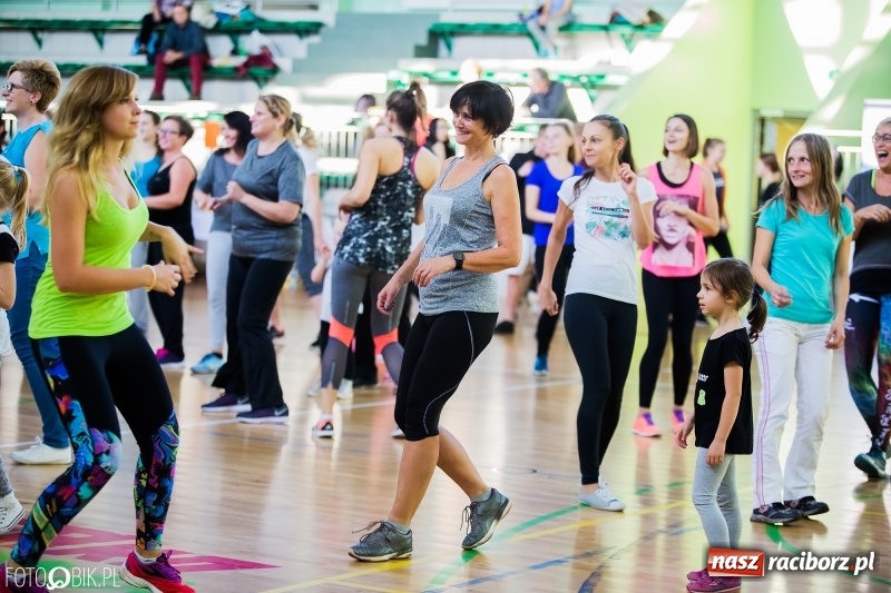 Zdjęcie w galerii na portalu naszraciborz.pl: W Arenie Rafako odbyło się charytatywne latino dance dla Mateuszka. Parkiet był pełny! FOTO i WIDEO wiadomości z regionu
