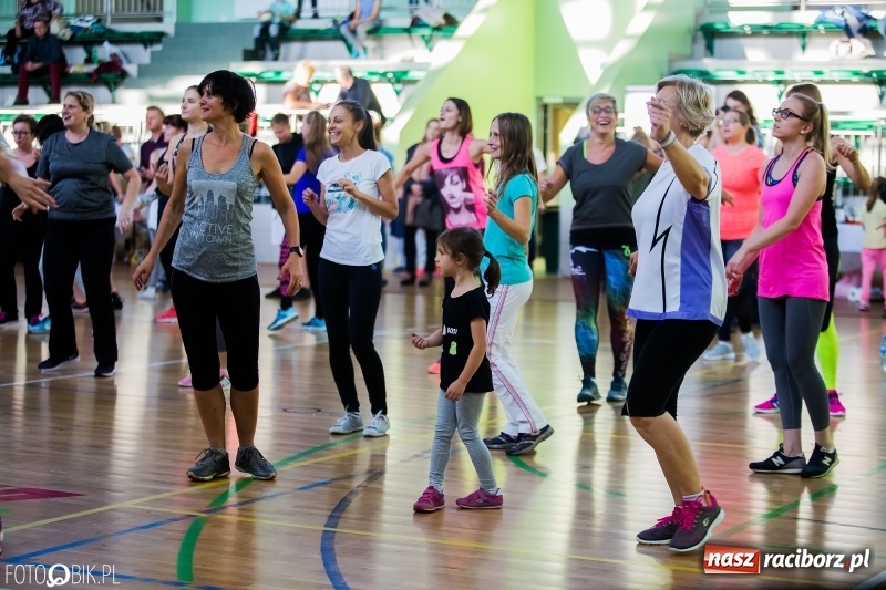 Zdjęcie w galerii na portalu naszraciborz.pl: W Arenie Rafako odbyło się charytatywne latino dance dla Mateuszka. Parkiet był pełny! FOTO i WIDEO wiadomości z regionu