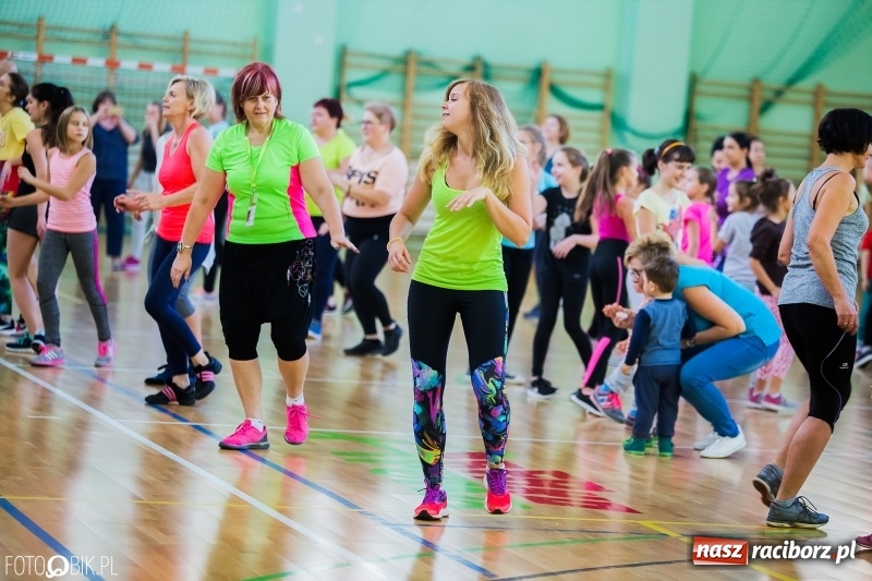 Zdjęcie w galerii na portalu naszraciborz.pl: W Arenie Rafako odbyło się charytatywne latino dance dla Mateuszka. Parkiet był pełny! FOTO i WIDEO wiadomości z regionu