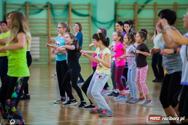 Zdjęcie w galerii na portalu naszraciborz.pl: W Arenie Rafako odbyło się charytatywne latino dance dla Mateuszka. Parkiet był pełny! FOTO i WIDEO wiadomości z regionu