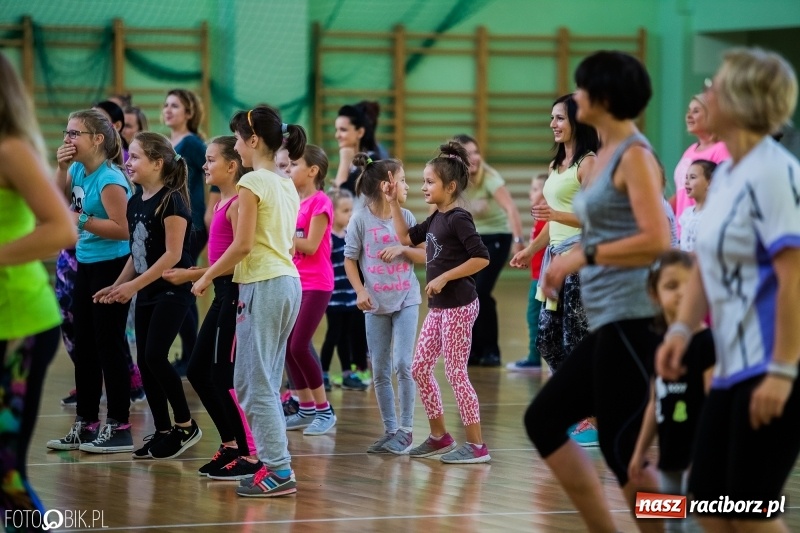 Zdjęcie w galerii na portalu naszraciborz.pl: W Arenie Rafako odbyło się charytatywne latino dance dla Mateuszka. Parkiet był pełny! FOTO i WIDEO wiadomości z regionu