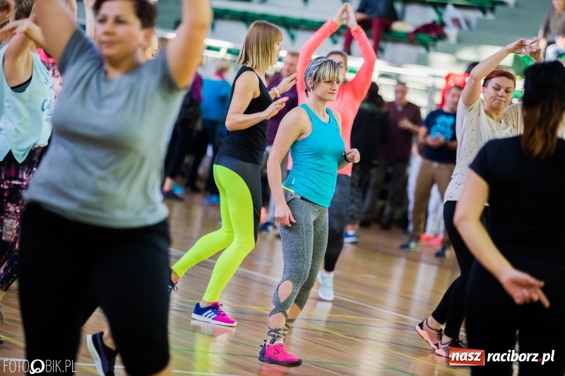 Zdjęcie w galerii na portalu naszraciborz.pl: W Arenie Rafako odbyło się charytatywne latino dance dla Mateuszka. Parkiet był pełny! FOTO i WIDEO wiadomości z regionu