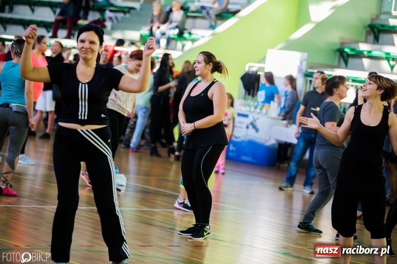 Zdjęcie w galerii na portalu naszraciborz.pl: W Arenie Rafako odbyło się charytatywne latino dance dla Mateuszka. Parkiet był pełny! FOTO i WIDEO wiadomości z regionu