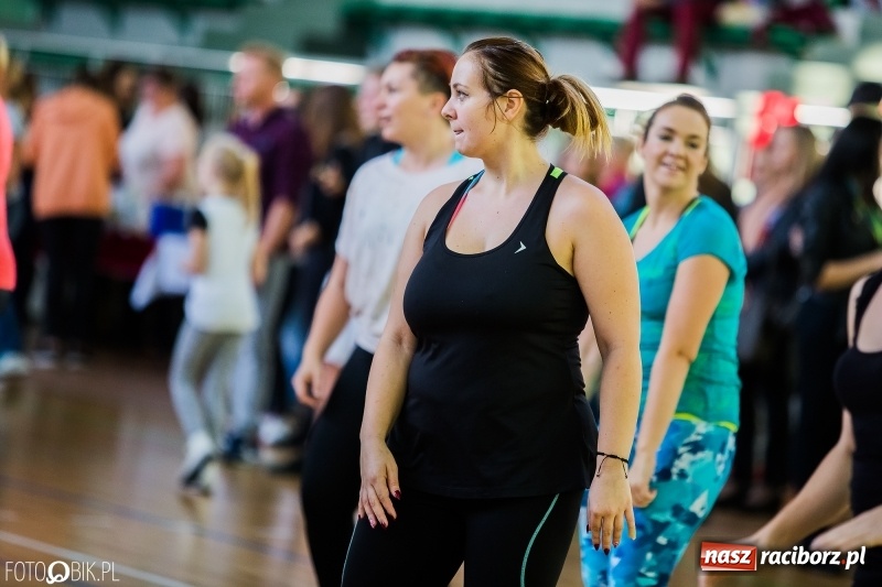 Zdjęcie w galerii na portalu naszraciborz.pl: W Arenie Rafako odbyło się charytatywne latino dance dla Mateuszka. Parkiet był pełny! FOTO i WIDEO wiadomości z regionu