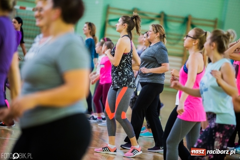 Zdjęcie w galerii na portalu naszraciborz.pl: W Arenie Rafako odbyło się charytatywne latino dance dla Mateuszka. Parkiet był pełny! FOTO i WIDEO wiadomości z regionu
