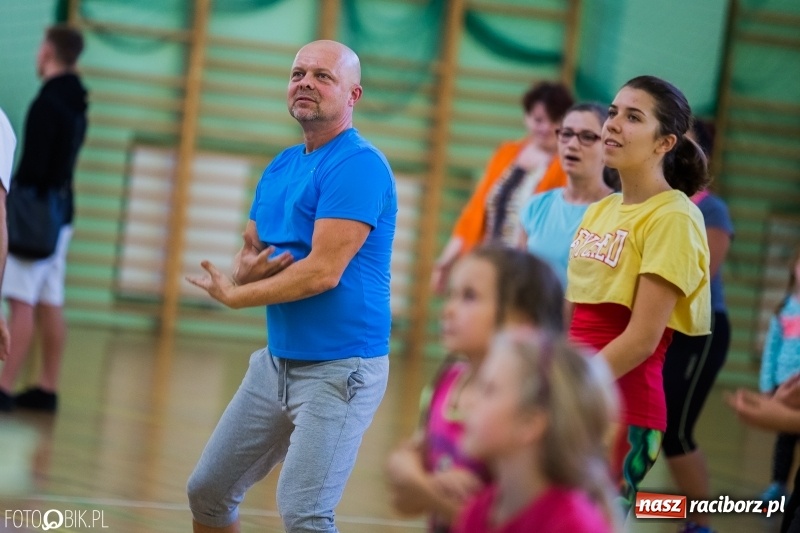 Zdjęcie w galerii na portalu naszraciborz.pl: W Arenie Rafako odbyło się charytatywne latino dance dla Mateuszka. Parkiet był pełny! FOTO i WIDEO wiadomości z regionu