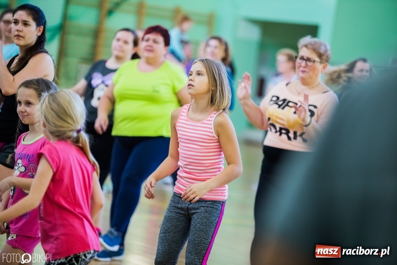 Zdjęcie w galerii na portalu naszraciborz.pl: W Arenie Rafako odbyło się charytatywne latino dance dla Mateuszka. Parkiet był pełny! FOTO i WIDEO wiadomości z regionu