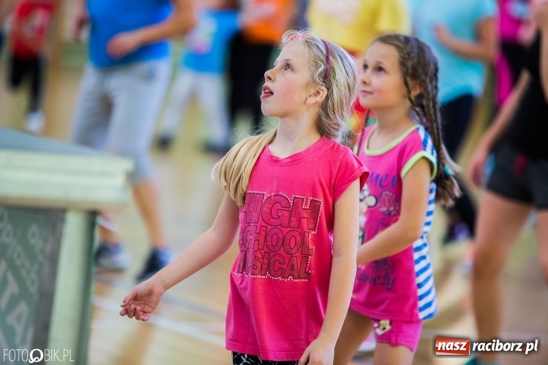 Zdjęcie w galerii na portalu naszraciborz.pl: W Arenie Rafako odbyło się charytatywne latino dance dla Mateuszka. Parkiet był pełny! FOTO i WIDEO wiadomości z regionu