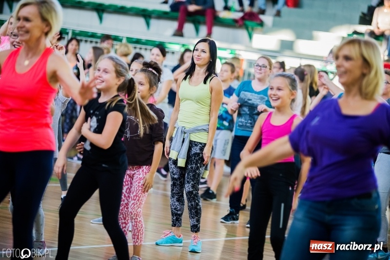 Zdjęcie w galerii na portalu naszraciborz.pl: W Arenie Rafako odbyło się charytatywne latino dance dla Mateuszka. Parkiet był pełny! FOTO i WIDEO wiadomości z regionu