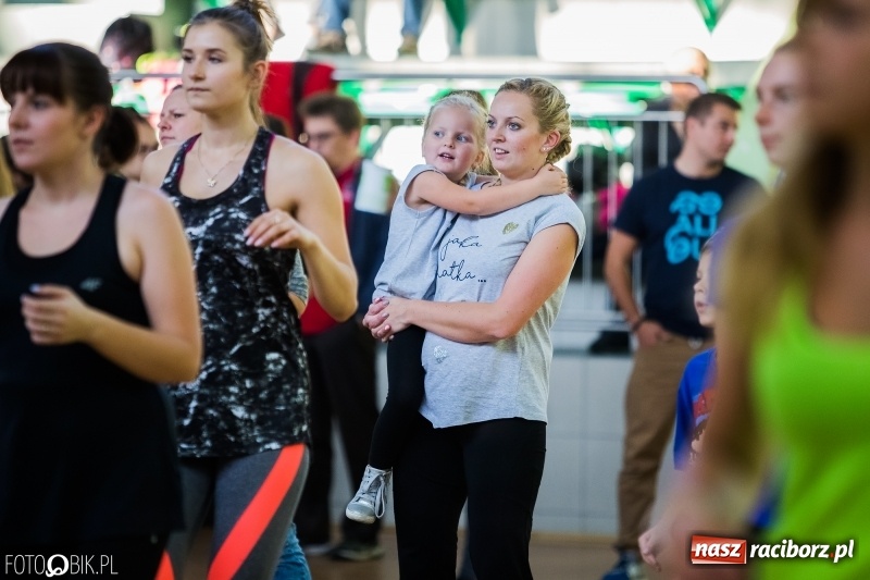 Zdjęcie w galerii na portalu naszraciborz.pl: W Arenie Rafako odbyło się charytatywne latino dance dla Mateuszka. Parkiet był pełny! FOTO i WIDEO wiadomości z regionu