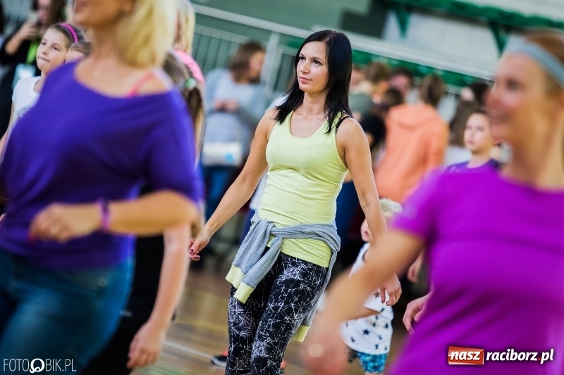 Zdjęcie w galerii na portalu naszraciborz.pl: W Arenie Rafako odbyło się charytatywne latino dance dla Mateuszka. Parkiet był pełny! FOTO i WIDEO wiadomości z regionu