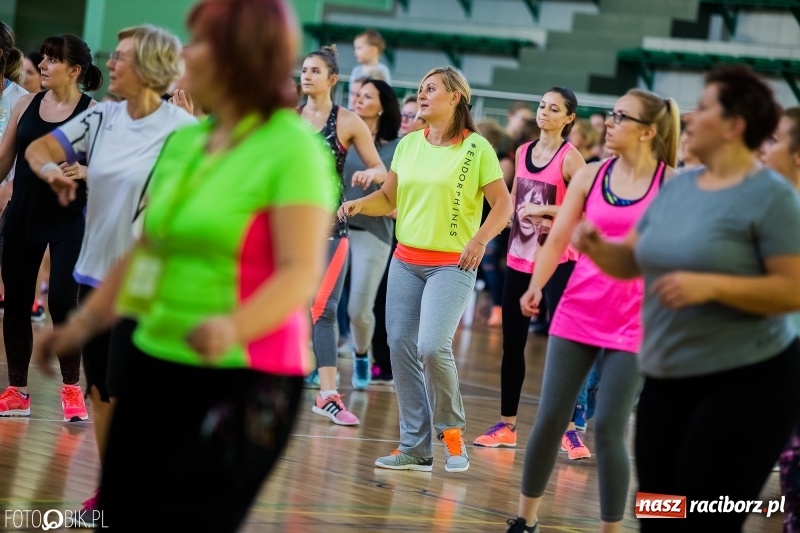 Zdjęcie w galerii na portalu naszraciborz.pl: W Arenie Rafako odbyło się charytatywne latino dance dla Mateuszka. Parkiet był pełny! FOTO i WIDEO wiadomości z regionu