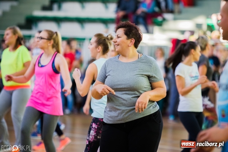 Zdjęcie w galerii na portalu naszraciborz.pl: W Arenie Rafako odbyło się charytatywne latino dance dla Mateuszka. Parkiet był pełny! FOTO i WIDEO wiadomości z regionu