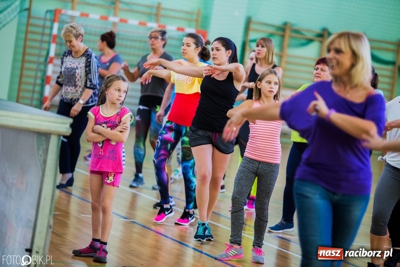 Zdjęcie w galerii na portalu naszraciborz.pl: W Arenie Rafako odbyło się charytatywne latino dance dla Mateuszka. Parkiet był pełny! FOTO i WIDEO wiadomości z regionu