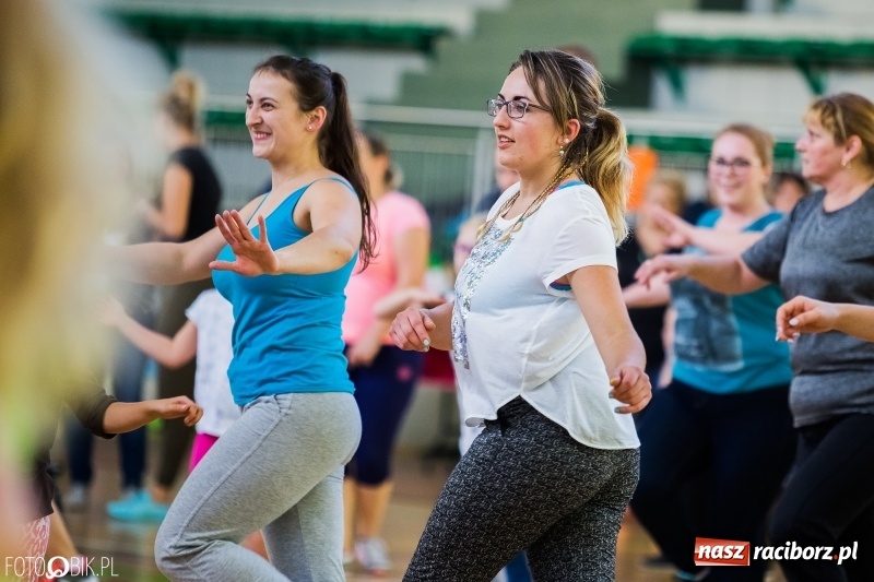 Zdjęcie w galerii na portalu naszraciborz.pl: W Arenie Rafako odbyło się charytatywne latino dance dla Mateuszka. Parkiet był pełny! FOTO i WIDEO wiadomości z regionu