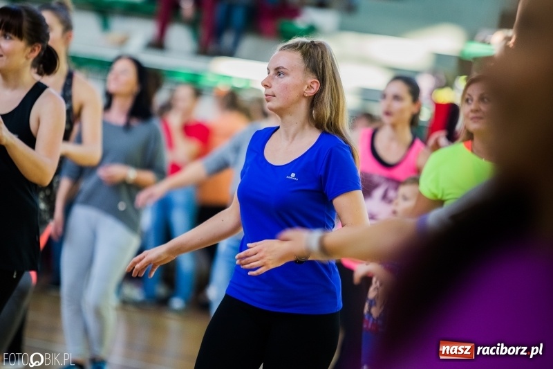 Zdjęcie w galerii na portalu naszraciborz.pl: W Arenie Rafako odbyło się charytatywne latino dance dla Mateuszka. Parkiet był pełny! FOTO i WIDEO wiadomości z regionu