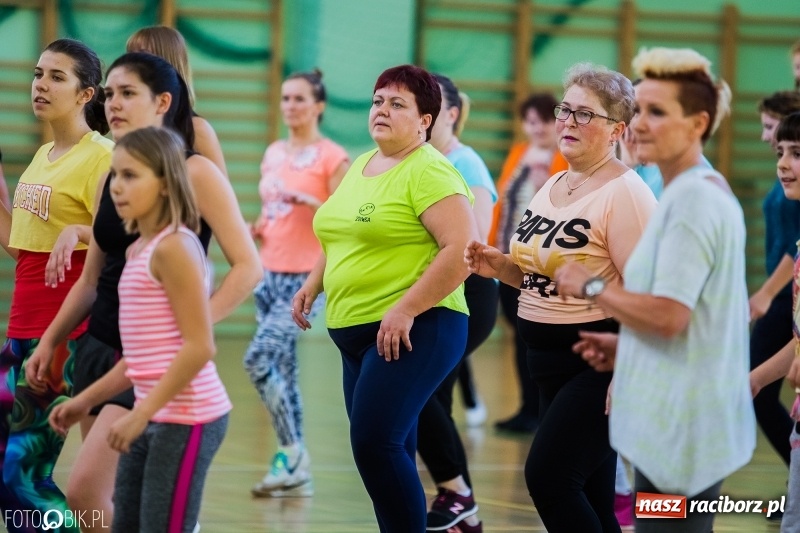 Zdjęcie w galerii na portalu naszraciborz.pl: W Arenie Rafako odbyło się charytatywne latino dance dla Mateuszka. Parkiet był pełny! FOTO i WIDEO wiadomości z regionu