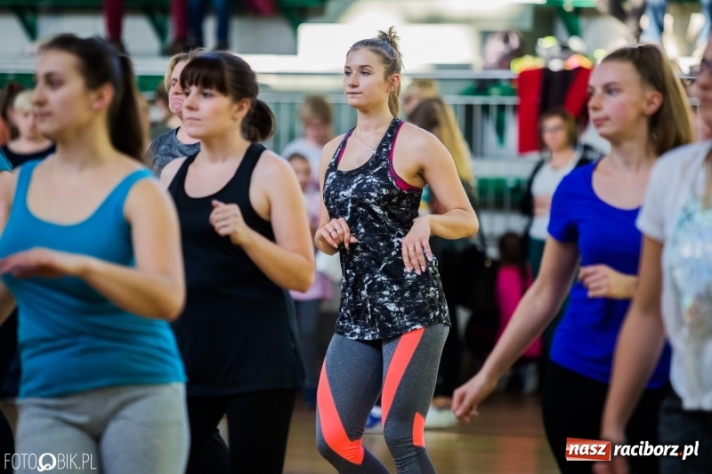 Zdjęcie w galerii na portalu naszraciborz.pl: W Arenie Rafako odbyło się charytatywne latino dance dla Mateuszka. Parkiet był pełny! FOTO i WIDEO wiadomości z regionu