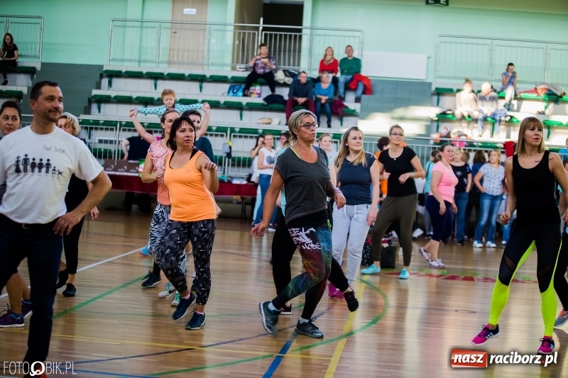 Zdjęcie w galerii na portalu naszraciborz.pl: W Arenie Rafako odbyło się charytatywne latino dance dla Mateuszka. Parkiet był pełny! FOTO i WIDEO wiadomości z regionu