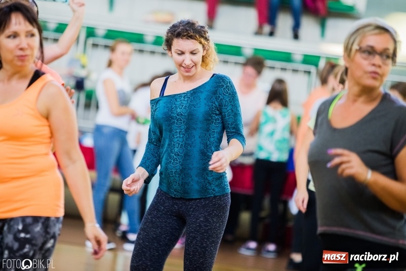Zdjęcie w galerii na portalu naszraciborz.pl: W Arenie Rafako odbyło się charytatywne latino dance dla Mateuszka. Parkiet był pełny! FOTO i WIDEO wiadomości z regionu