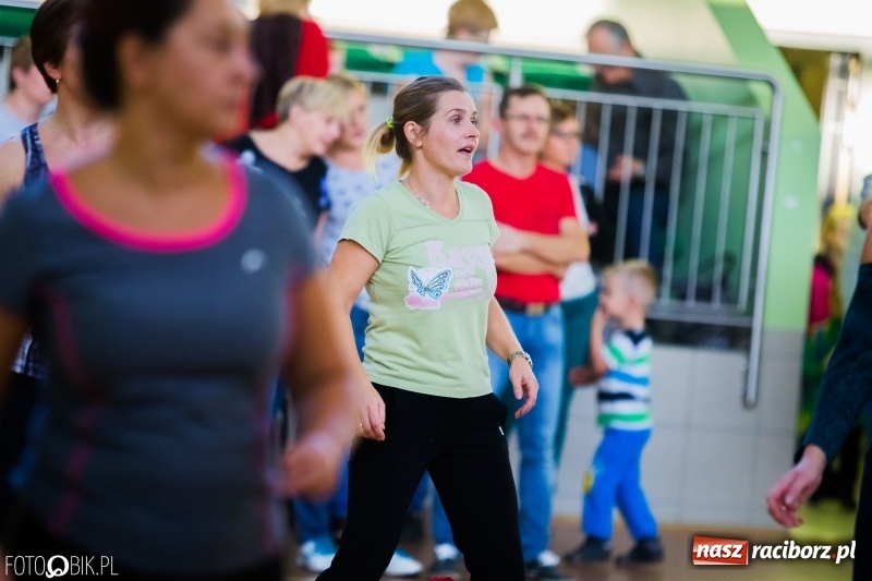 Zdjęcie w galerii na portalu naszraciborz.pl: W Arenie Rafako odbyło się charytatywne latino dance dla Mateuszka. Parkiet był pełny! FOTO i WIDEO wiadomości z regionu