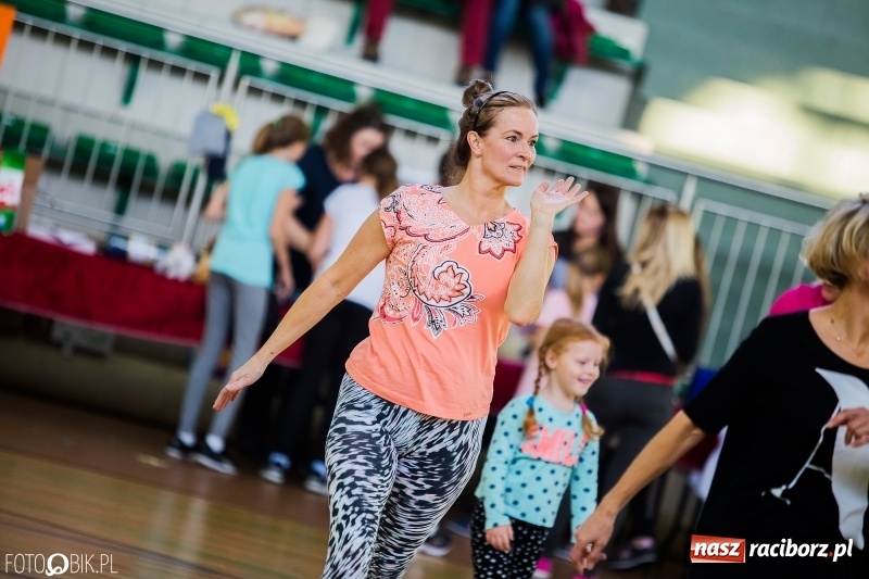 Zdjęcie w galerii na portalu naszraciborz.pl: W Arenie Rafako odbyło się charytatywne latino dance dla Mateuszka. Parkiet był pełny! FOTO i WIDEO wiadomości z regionu